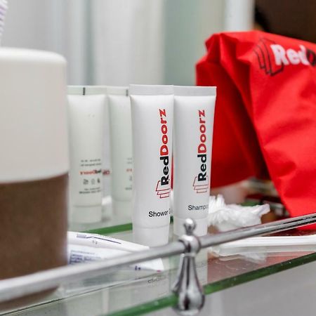 バリ島 Reddoorz @ Jalan Raya Semat Cangguホステル エクステリア 写真